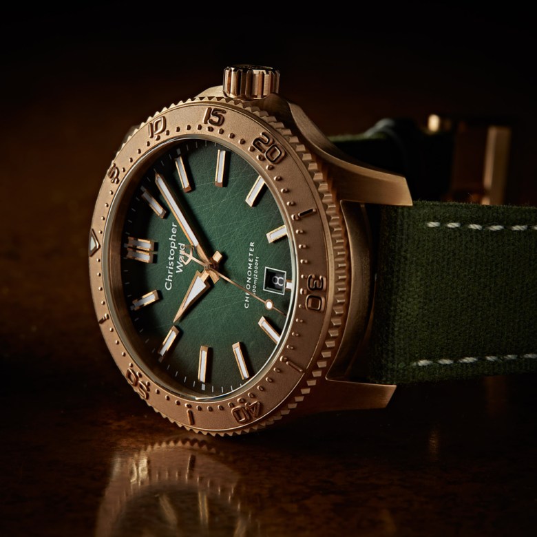 https://watchyagonnadoaboutit.com/ezoimgfmt/i0.wp.com/watchyagonnadoaboutit.com/wp-content/uploads/2022/02/C60-Bronze-Ombre%CC%81-Green-COSC-LE-11-1024x1024.jpg?resize=780%2C780&is-pending-load=1#038;ssl=1&ezimgfmt=rs:768x768/rscb3/ng:webp/ngcb3