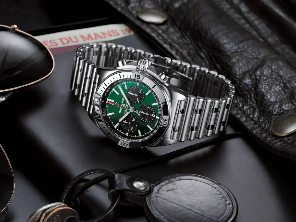 07 Chronomat B01 42 Bentley With A Green Dial And Black Contrasting Chronograph Counters 1024x767