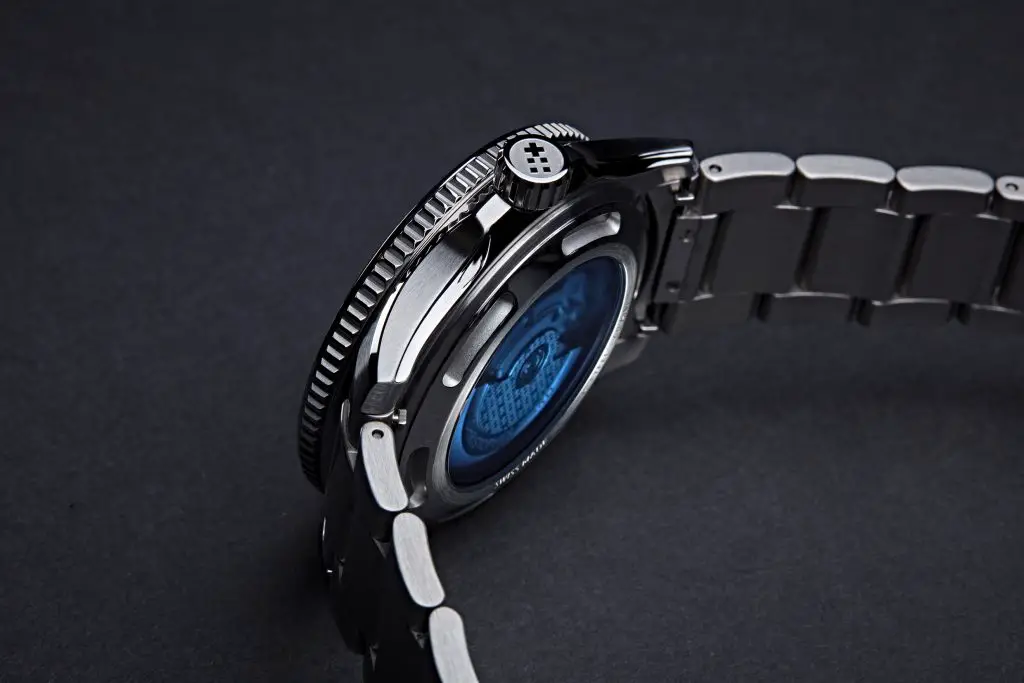 C60 Sapphire Bracelet Strap £895 Www.christopherward.co .uk 4 1024x683